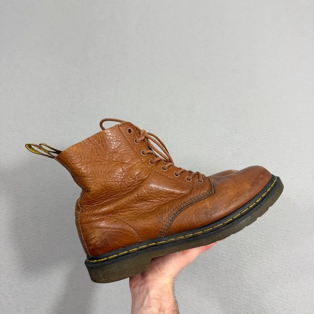 Dr. Martens Boots Men 9 Tan Pascal 8-Eye Pebbled Leather AirWair Combat Lace Up